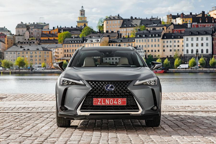  Lexus UX250h 2018 года  (WW) (фото 26 из 40)